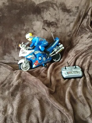 Moto radiocontrol con piloto