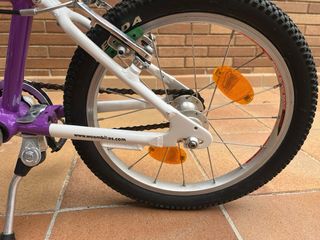 Bicicleta Woom 3 morada en estado excelente