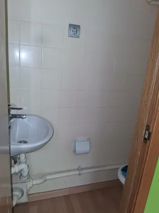 Se alquila local comercial