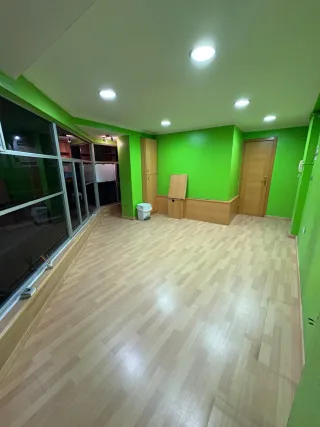 Se alquila local comercial