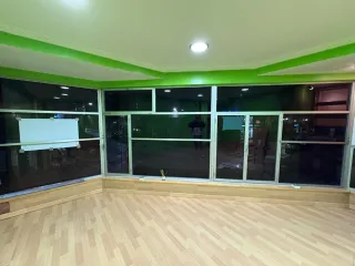 Se alquila local comercial