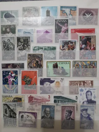 ALBUM SELLOS ESPAÑA Y HOJITAS, MÁS OTROS PAISES