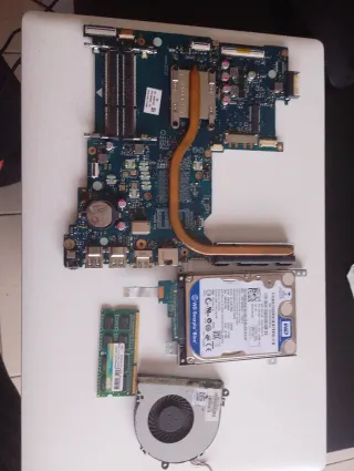 Piezas de portátil: Placa base, HDD, RAM, Ventilad