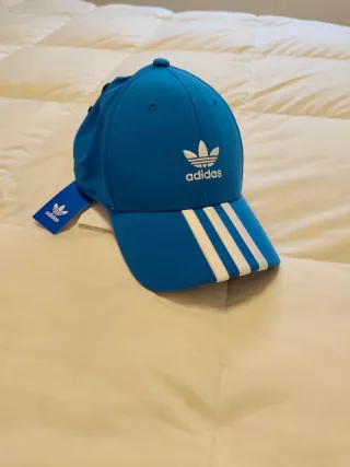 GORRA ADIDAS ADICOLOR CLASSICS AZUL Y BLANCA UNISE
