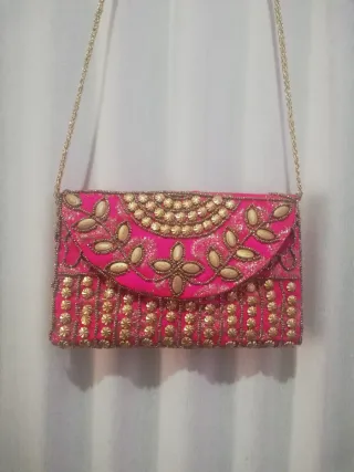 Bolso de fiesta rosa y dorado