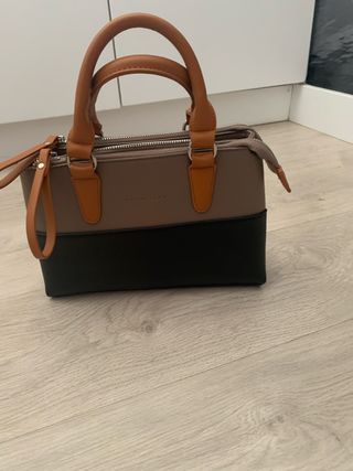 Bolso Bachiller Bicolor Marrón y Negro, apto colga