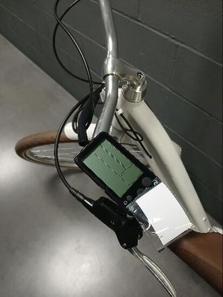 Bicicleta eléctrica urbana conectada Elops 920 E blanco