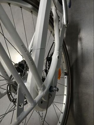 Bicicleta eléctrica urbana conectada Elops 920 E blanco