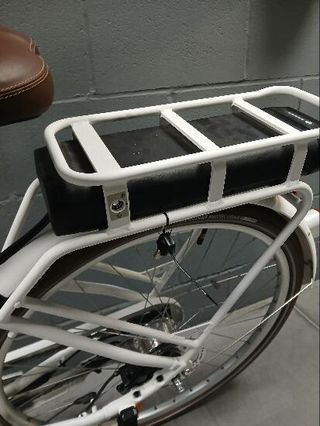 Bicicleta eléctrica urbana conectada Elops 920 E blanco