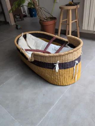 Cesta moisés mimbre con cojín, muy bien estado