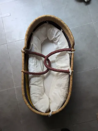 Cesta moisés mimbre con cojín, muy bien estado