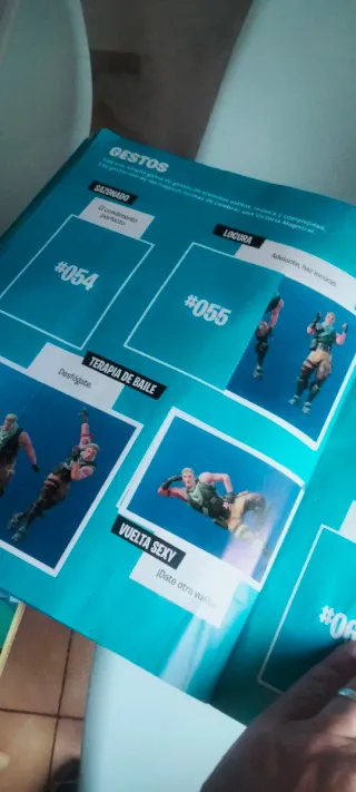 Álbum Fortnite con 84 cartas