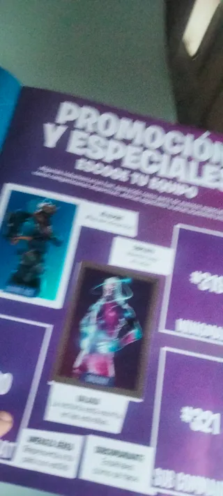 Álbum Fortnite con 84 cartas