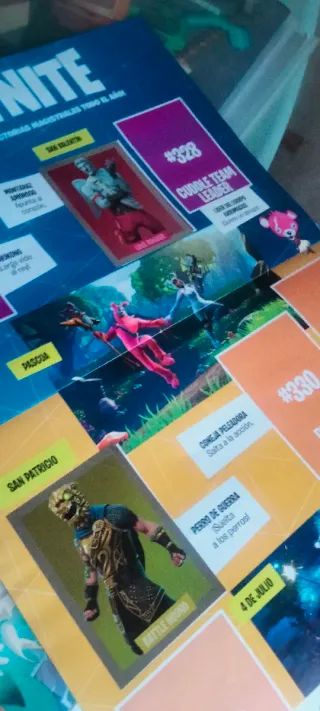 Álbum Fortnite con 84 cartas