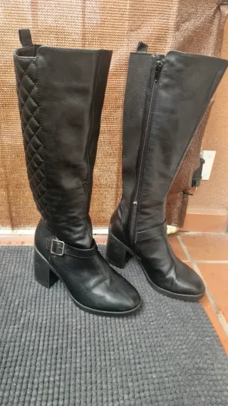 Botas altas negras acolchadas