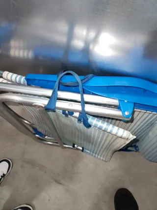 Silla plegable playa azul y blanca