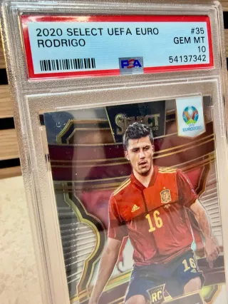 Cromo Panini 2020 de Rodri con España en PSA 10