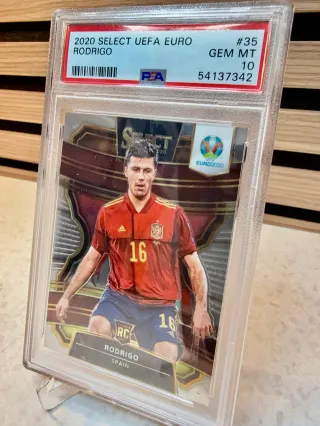 Cromo Panini 2020 de Rodri con España en PSA 10
