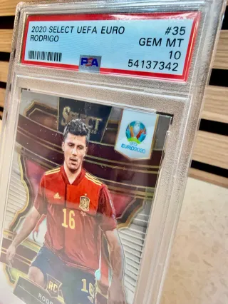 Cromo Panini 2020 de Rodri con España en PSA 10