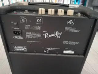 Amplificador Bajo Fender Rumble 15