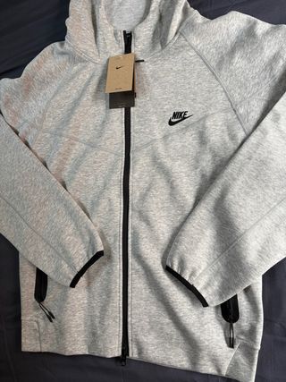 Conjunto Nike Tech Fleece Gris