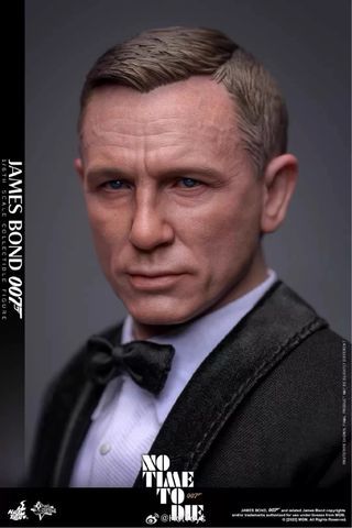 Hot Toys James Bond 007 1/6 MMS803