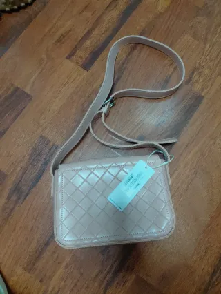 Bolso Miniso rosa con etiqueta