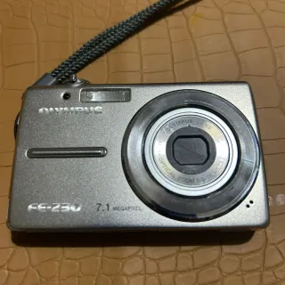 Lote 4 cámaras digitales compactas Nikon Olympus..