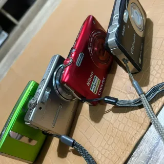 Lote 4 cámaras digitales compactas Nikon Olympus..