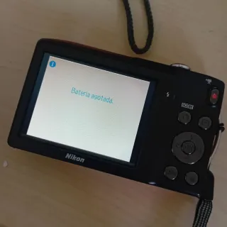 Lote 4 cámaras digitales compactas Nikon Olympus..