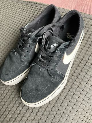 Zapatillas Nike Negras y Blancas