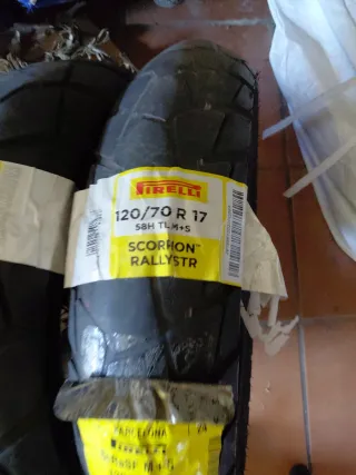 Neumático trasero y delantero  ,Pirelli Scorpion R