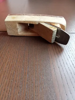 Cepillo de carpintero de madera