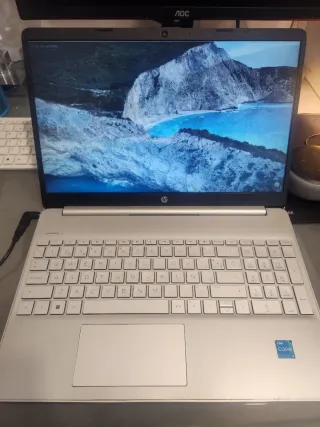 Portátil HP 15s