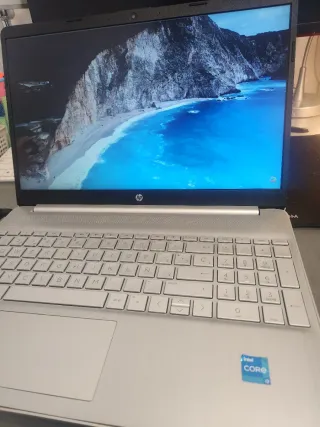 Portátil HP 15s