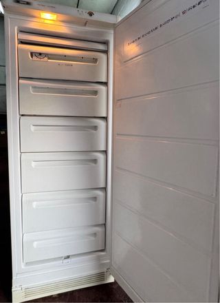 CONGELADOR VERTICAL ZANUSSI