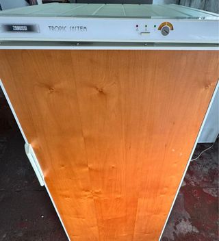 CONGELADOR VERTICAL ZANUSSI