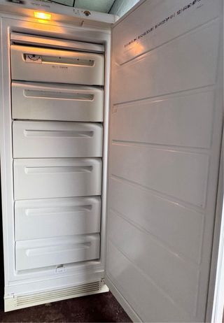 CONGELADOR VERTICAL ZANUSSI