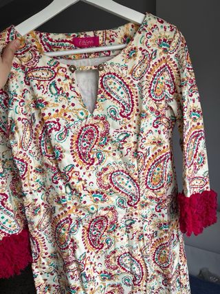 Vestido estampado paisley con volantes