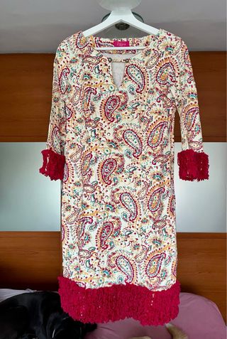 Vestido estampado paisley con volantes