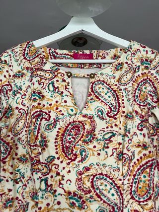 Vestido estampado paisley con volantes