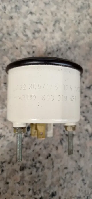 Orologio voltmetro VDO.