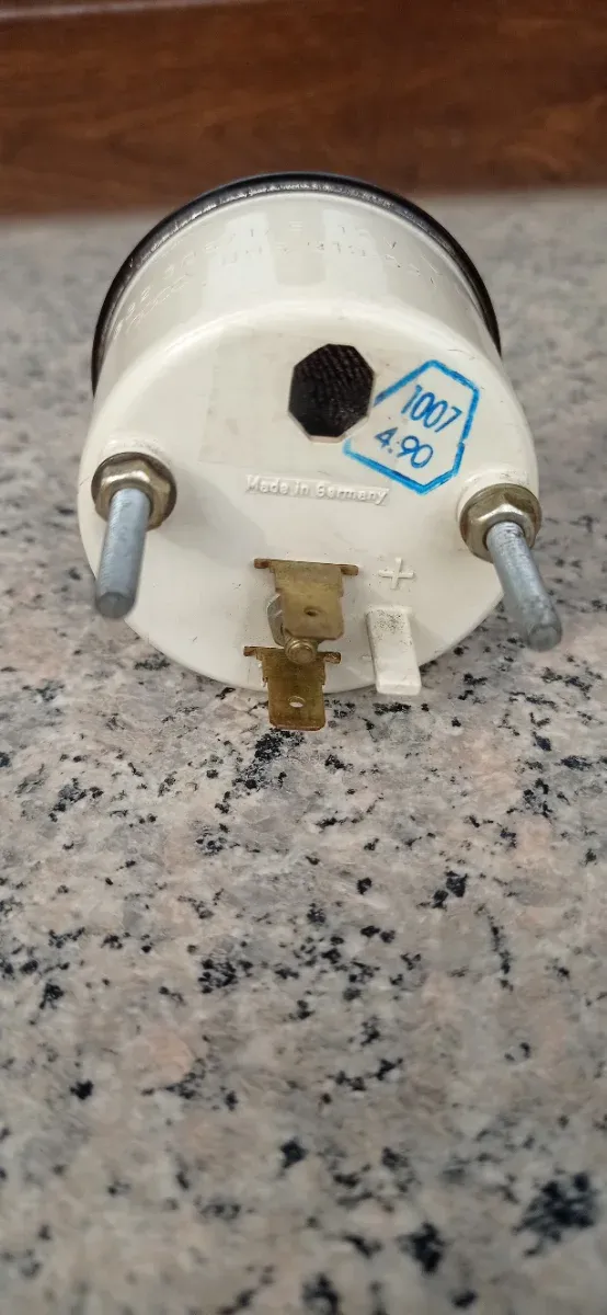 Orologio voltmetro VDO.