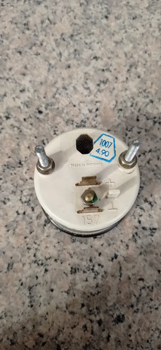 Orologio voltmetro VDO.