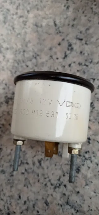 Orologio voltmetro VDO.