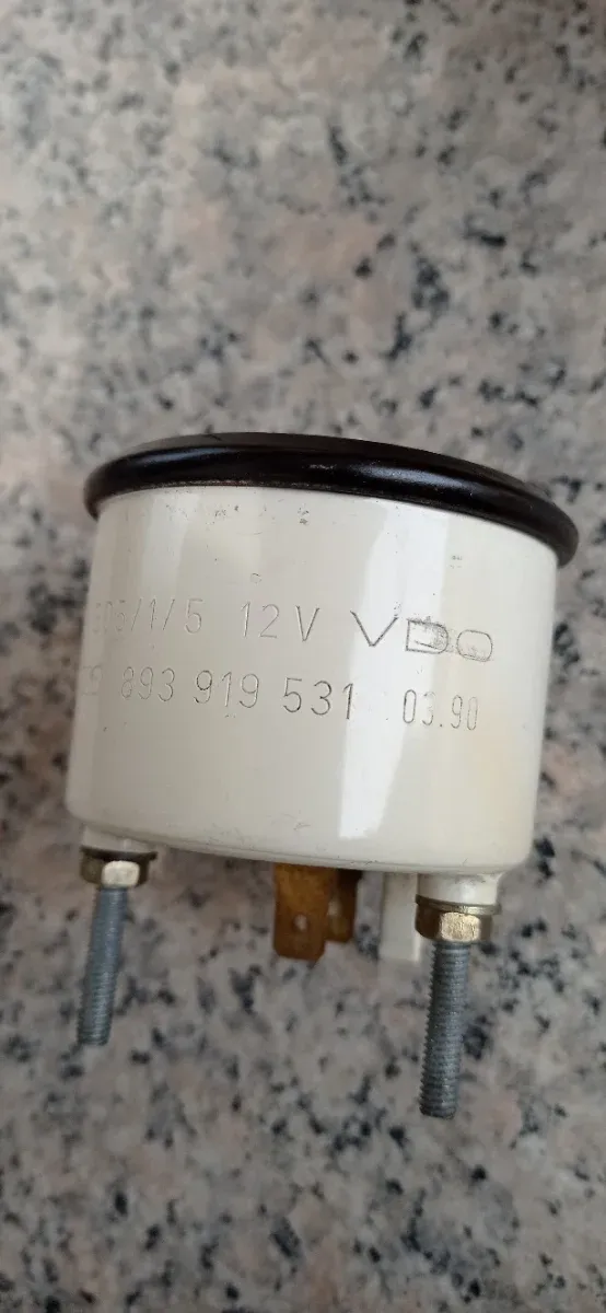 Orologio voltmetro VDO.