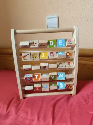 Ábaco infantil de madera con letras y números