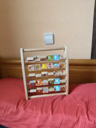 Ábaco infantil de madera con letras y números