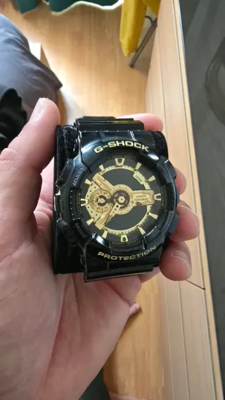 Reloj Casio G-Shock Negro y Dorado