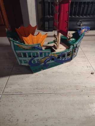 Barco de juguete dragón